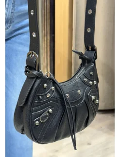 Bandolera pequeña con tachas negra