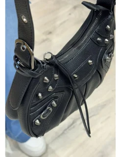 Bandolera pequeña con tachas negra
