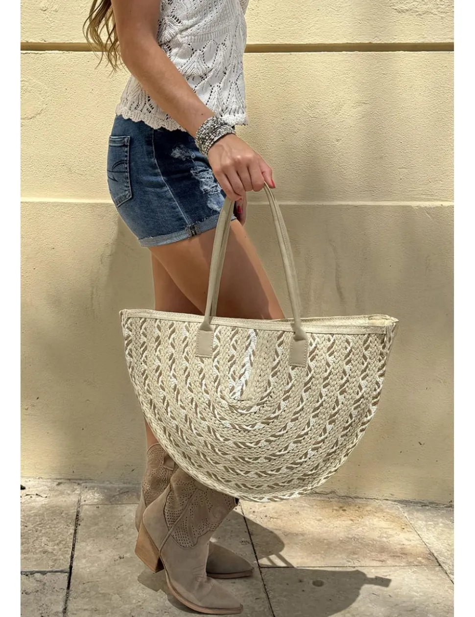 Bolso de esparto semicircular beige