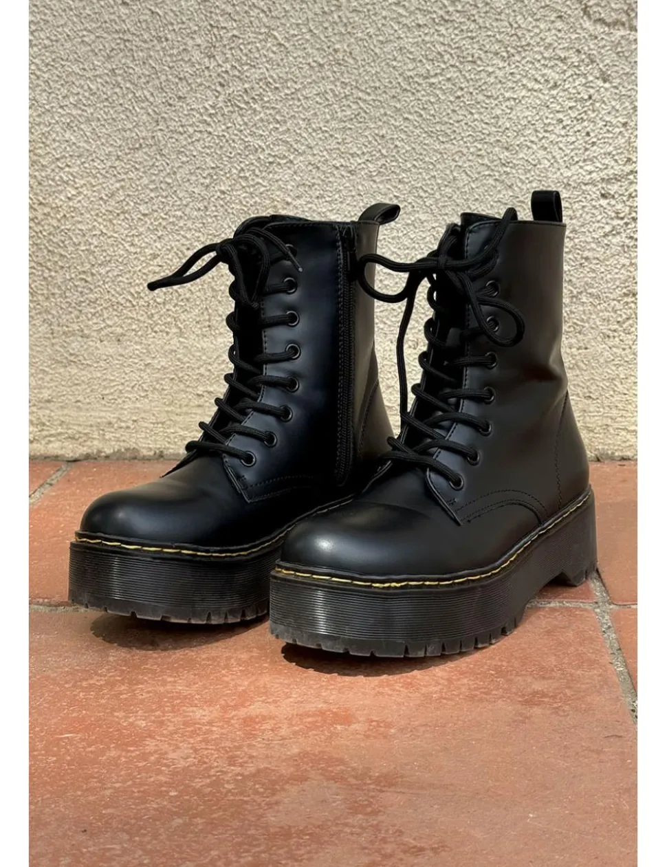 Bota militar negra