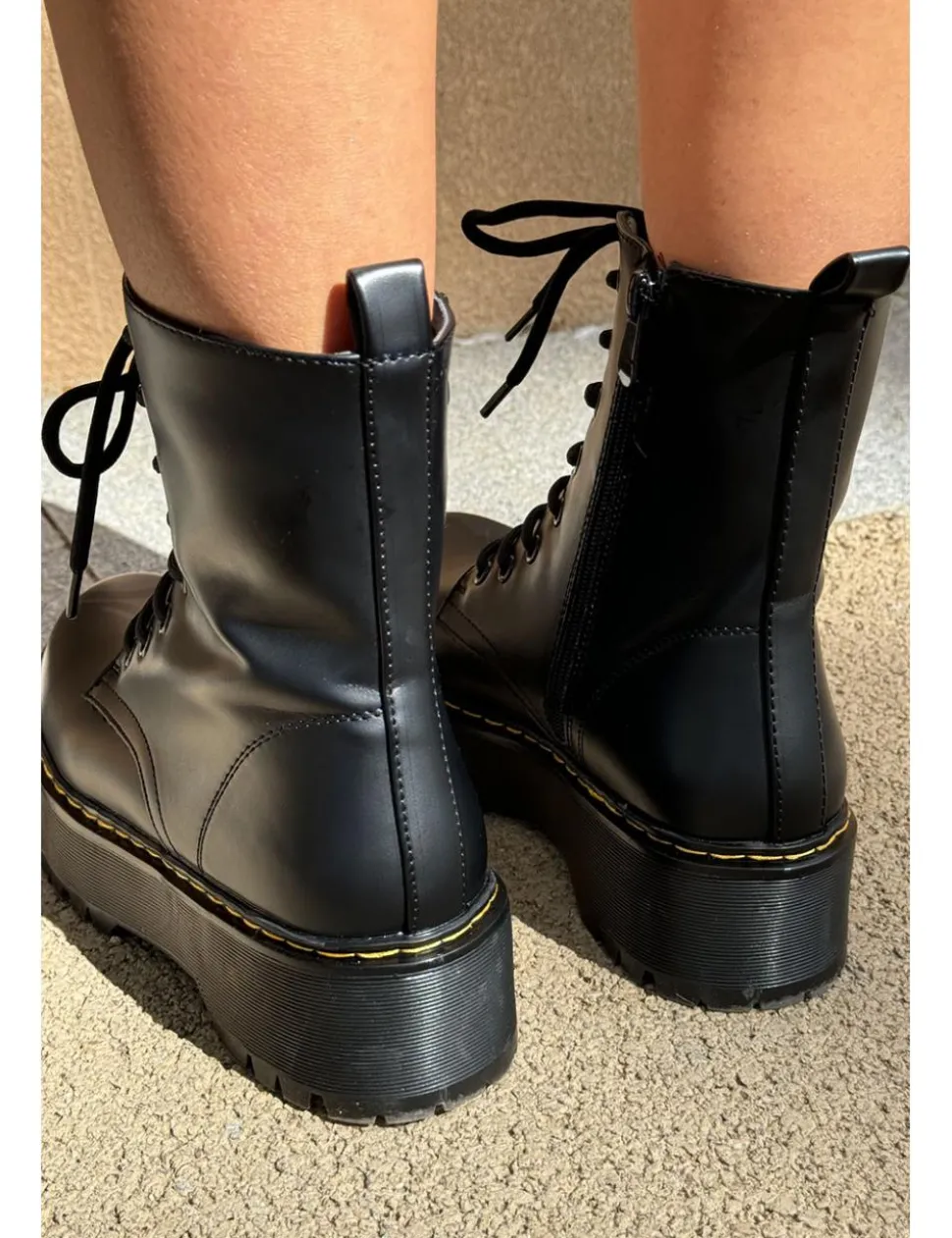 Bota militar negra