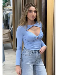 Camiseta cut out celeste