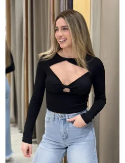 Camiseta cut out negra