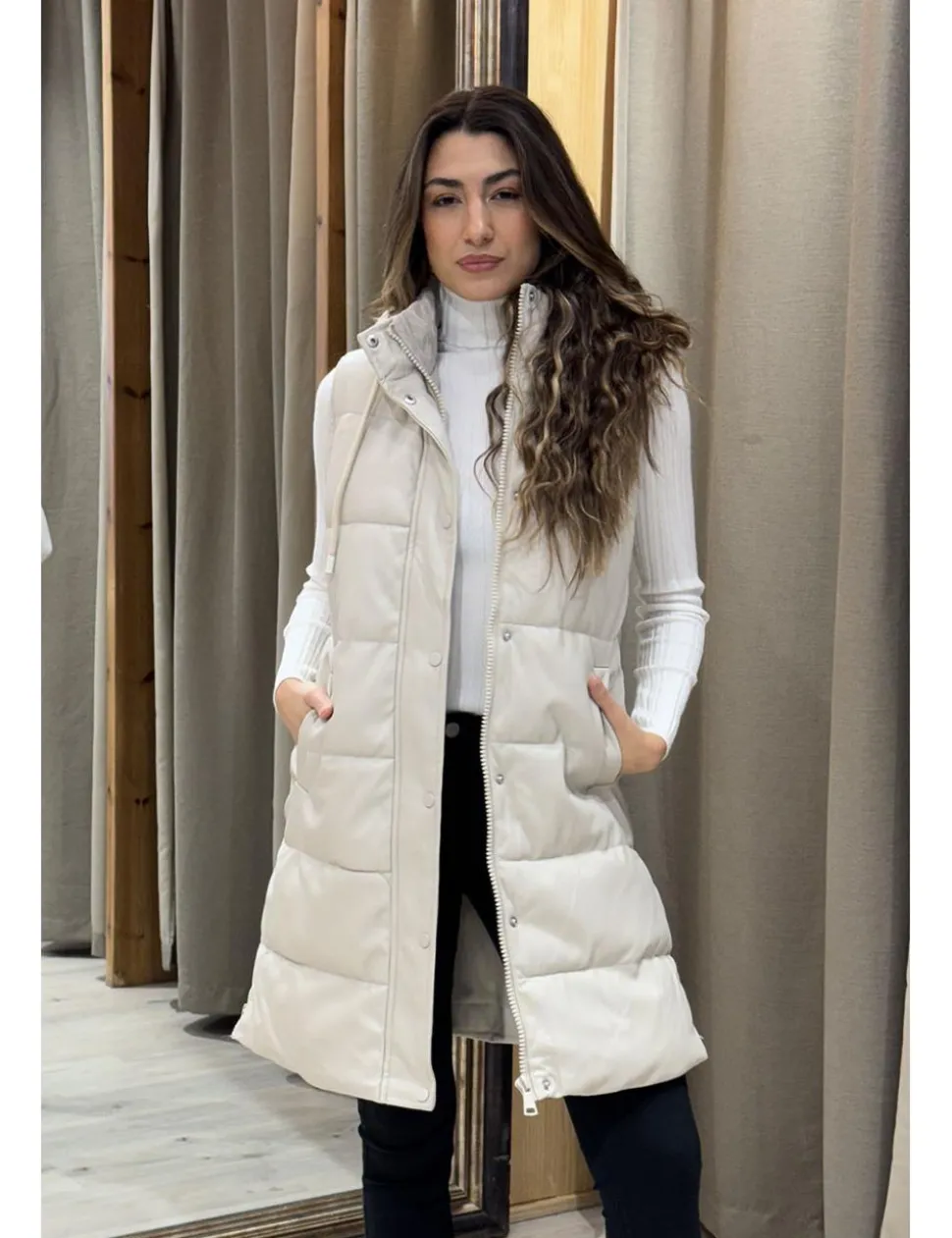 Chaleco largo efecto piel acolchado beige
