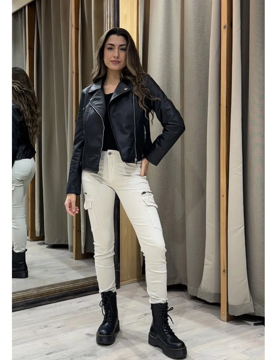 Chaqueta bíker corchetes negra