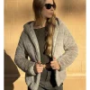 Chaqueta reversible con capucha beige