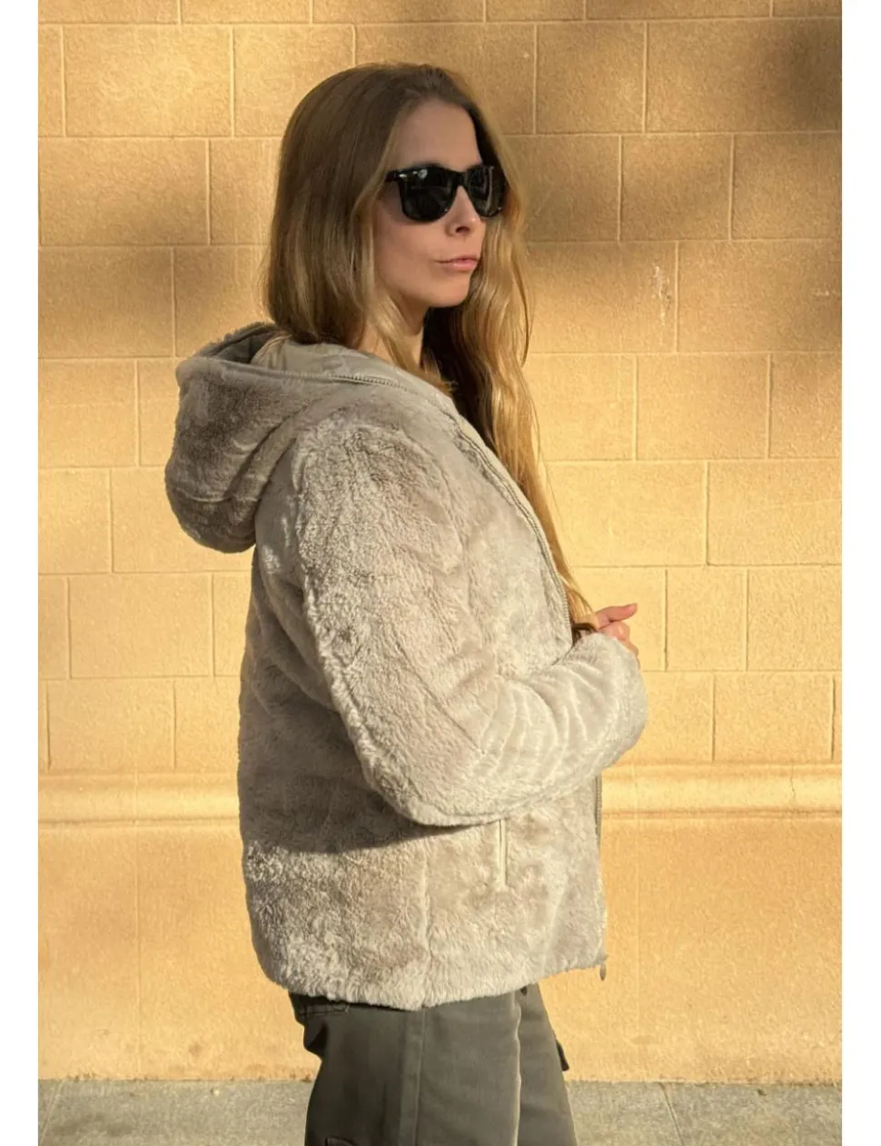 Chaqueta reversible con capucha beige