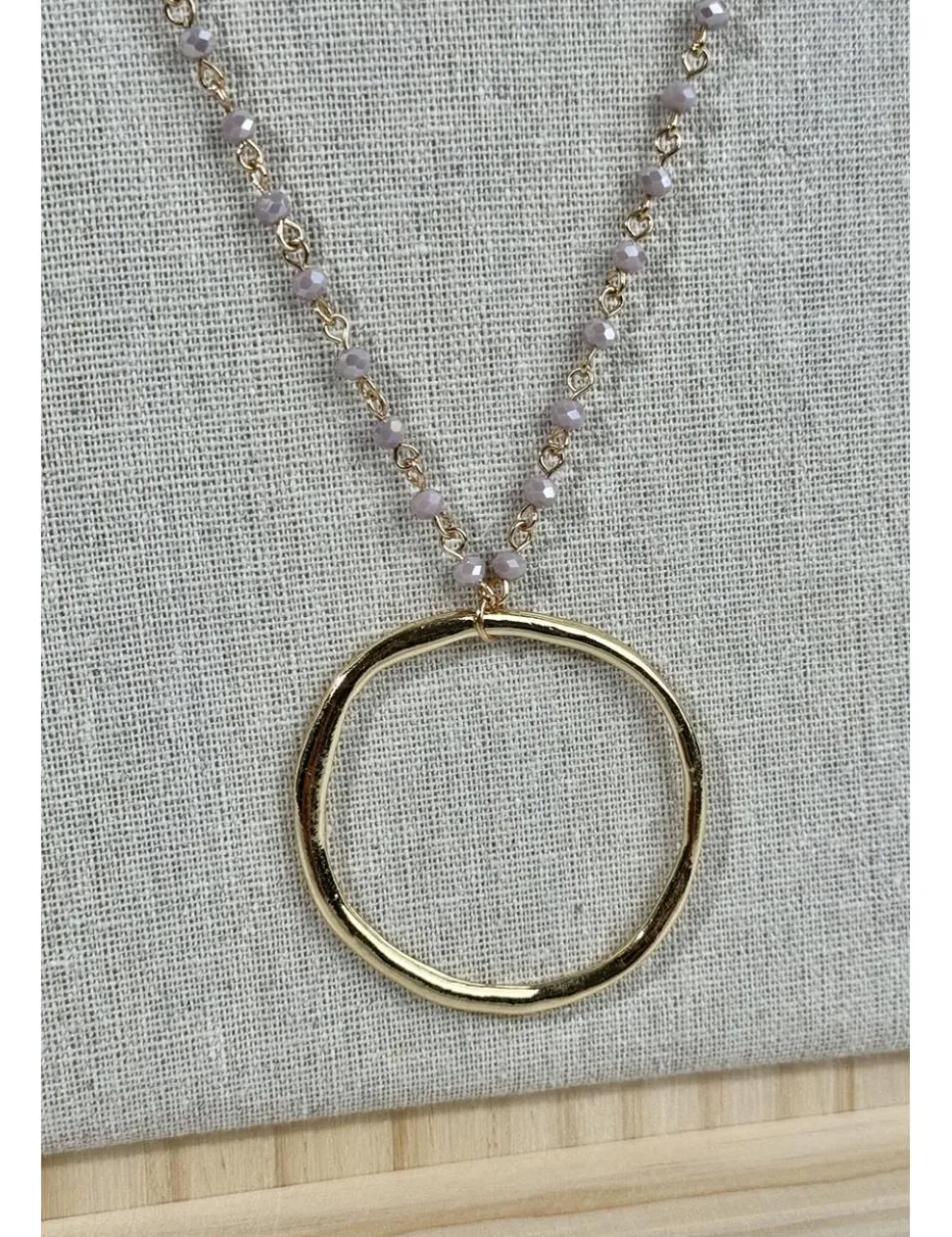 Collar dorado con aro
