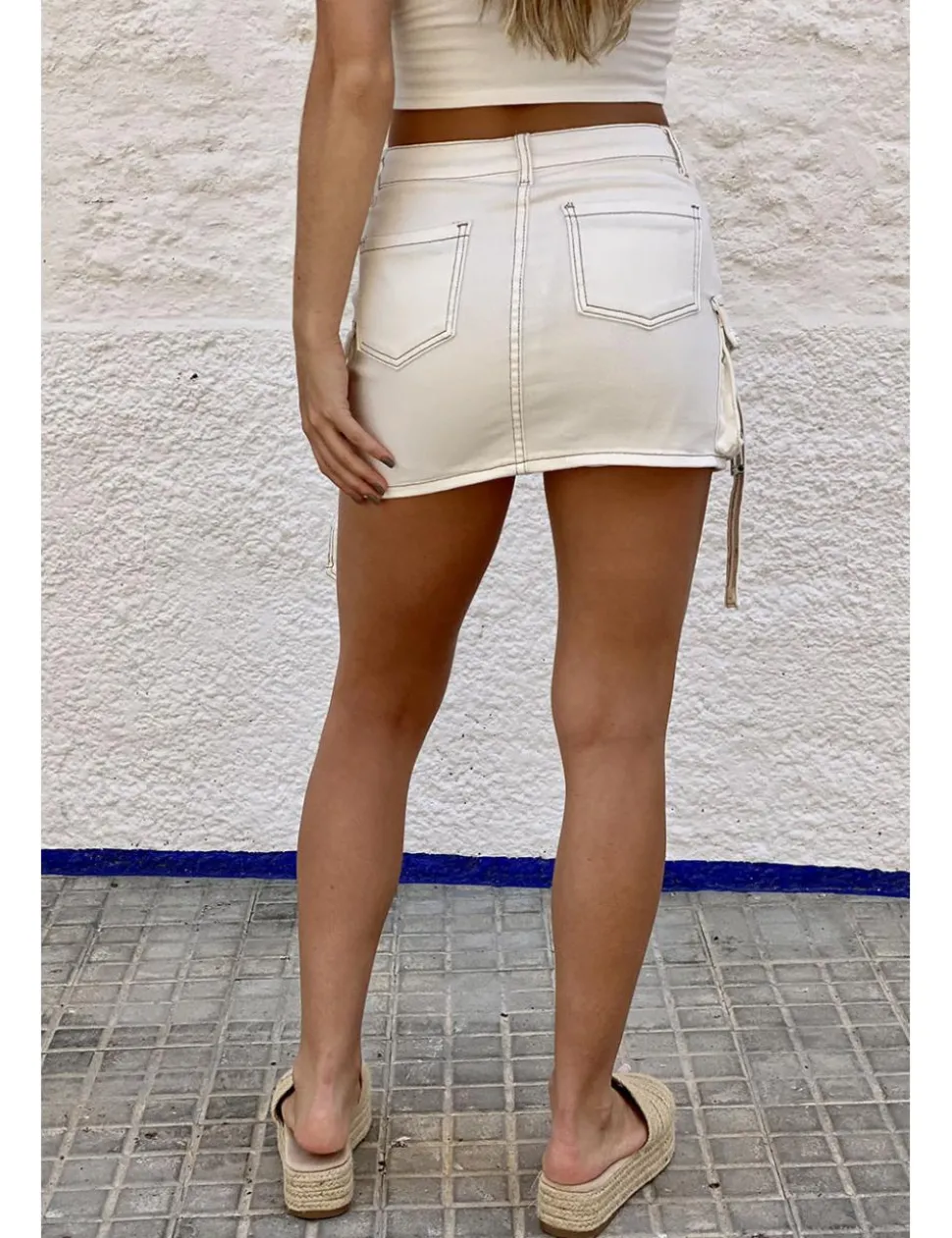 Falda con short debajo blanca