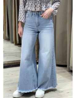 Jeans deshilachados super wide leg azul claro