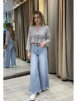 Jeans deshilachados super wide leg azul claro