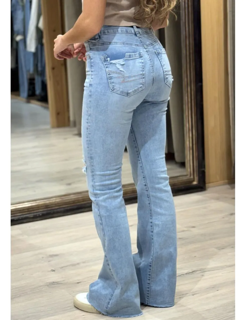 Jeans flare rotos azul claro