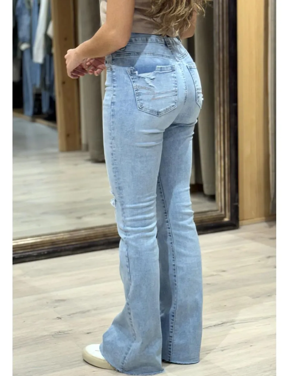 Jeans flare rotos azul claro