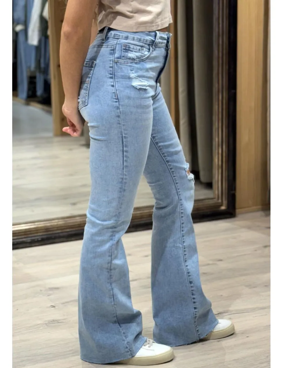 Jeans flare rotos azul claro