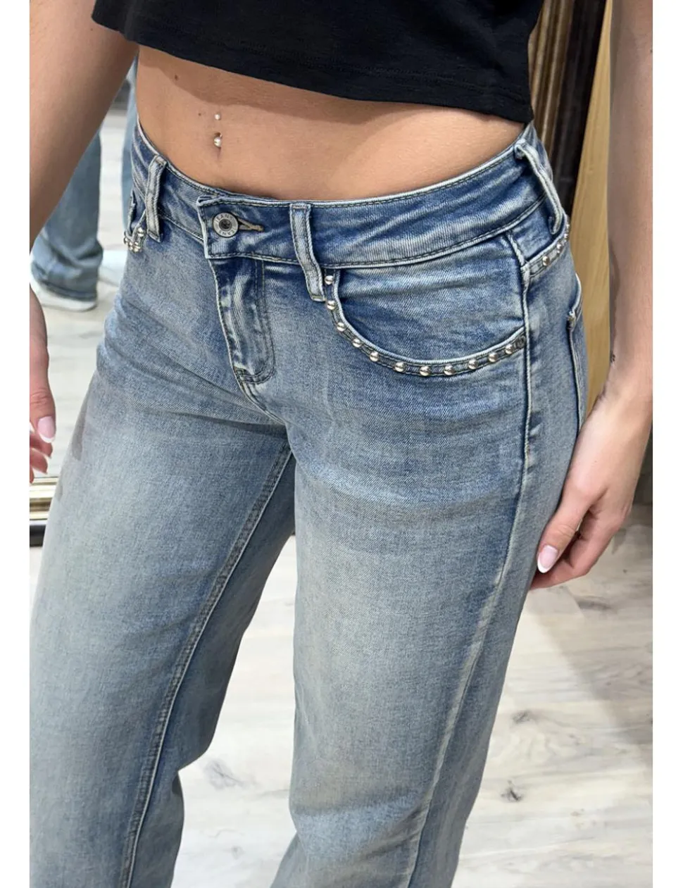 Jeans wide leg tachitas azul