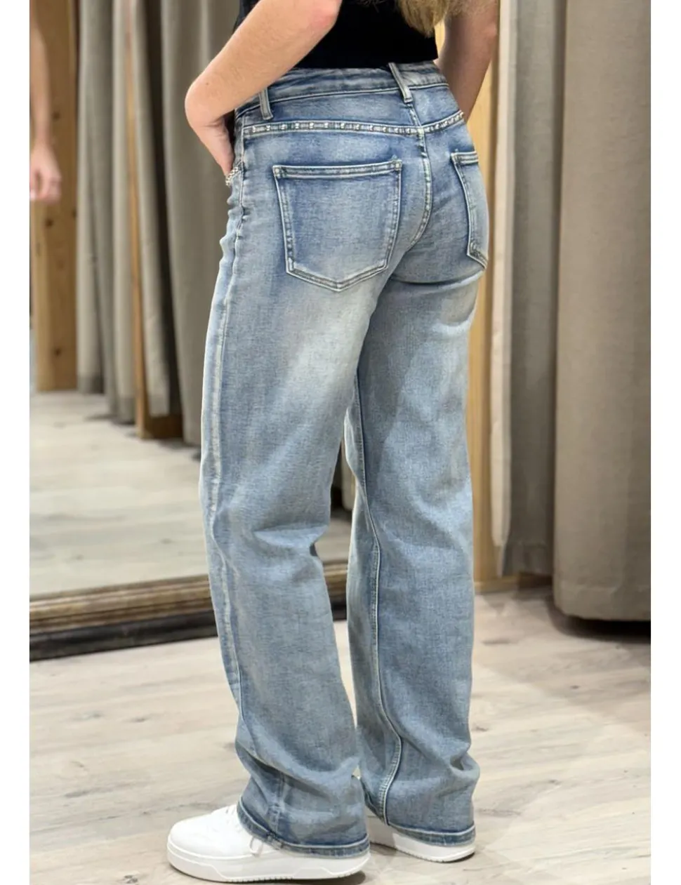 Jeans wide leg tachitas azul