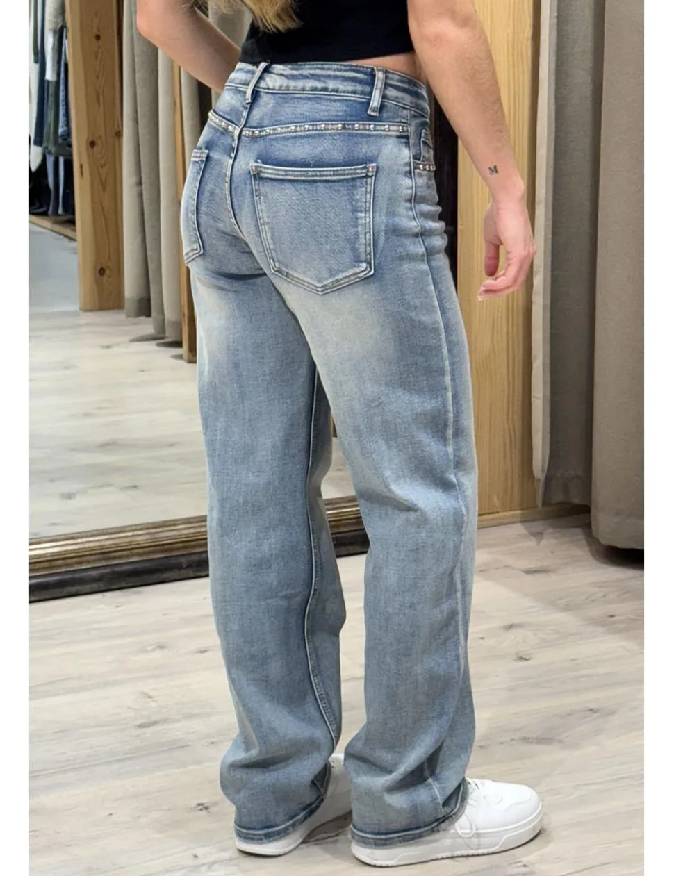 Jeans wide leg tachitas azul