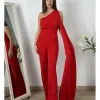 Mono con capa rojo