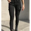 Pantalón cargo elástico negro
