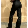 Pantalón efecto piel wideleg negro
