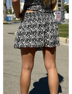 Short fluído ramitas negro-blanco
