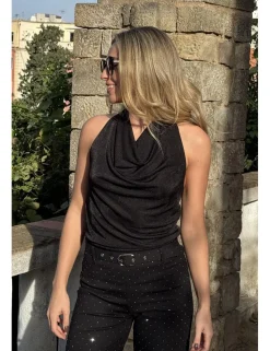 Top cuello cascada negro