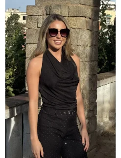 Top cuello cascada negro
