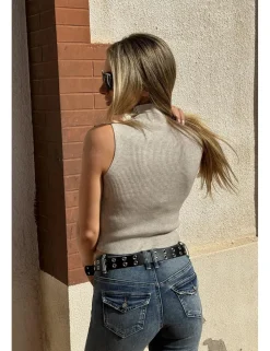 Top cuello perkins sin mangas beige
