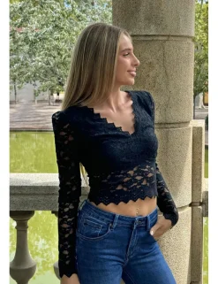 Top de blonda negro