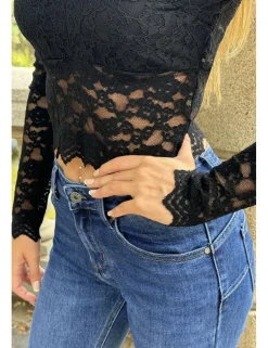 Top de blonda negro