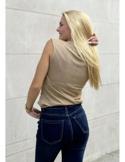 Top drapeado sin mangas cámel