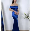 Vestido asimétrico bardot azul klein