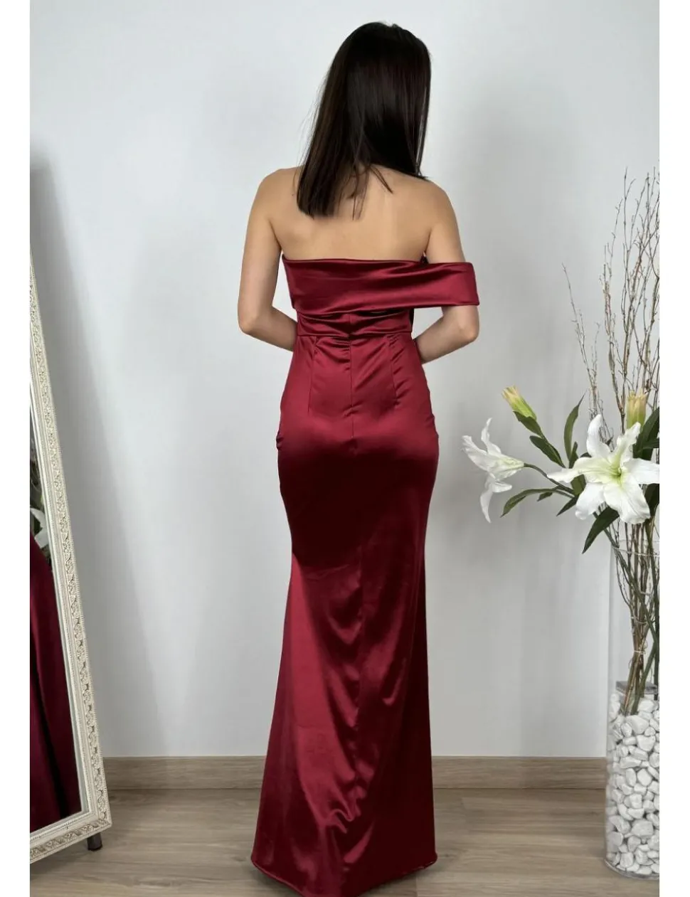 Vestido asimétrico bardot burdeos