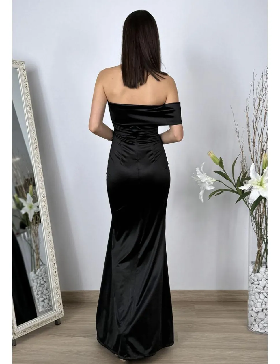 Vestido asimétrico bardot negro