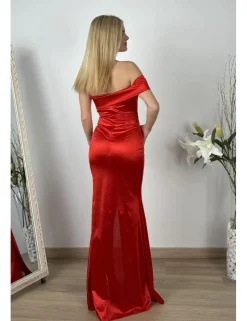 Vestido asimétrico bardot rojo