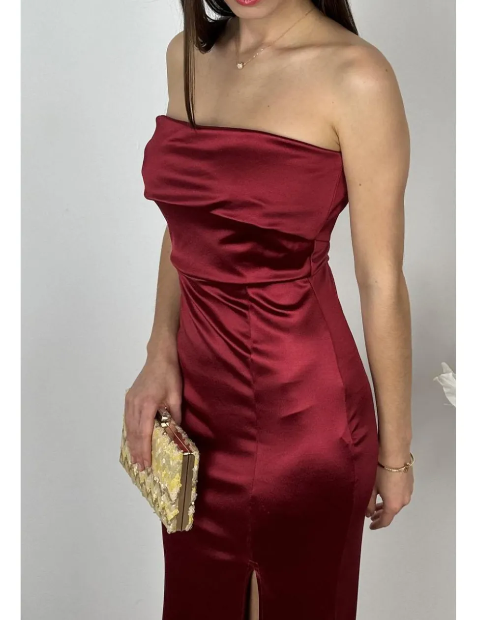 Vestido asimétrico bardot burdeos