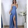 Vestido corte princesa de raso azul