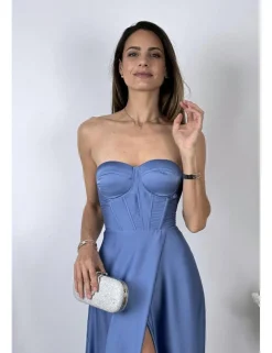 Vestido corte princesa de raso azul