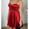 Vestido corto satinado vuelo rojo