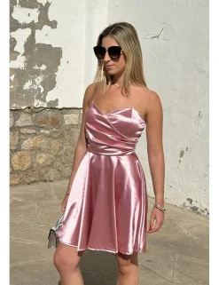 Vestido corto satinado vuelo rosa