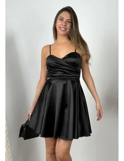 Vestido corto satinado vuelo negro