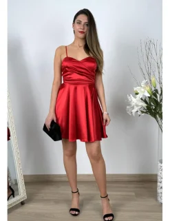 Vestido corto satinado vuelo rojo