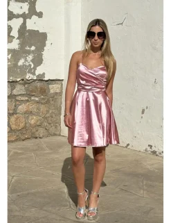 Vestido corto satinado vuelo rosa