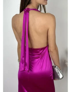 Vestido de raso drapeado fucsia