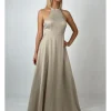 Vestido largo de raso con abertura beige