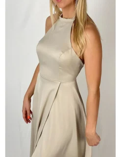 Vestido largo de raso con abertura beige
