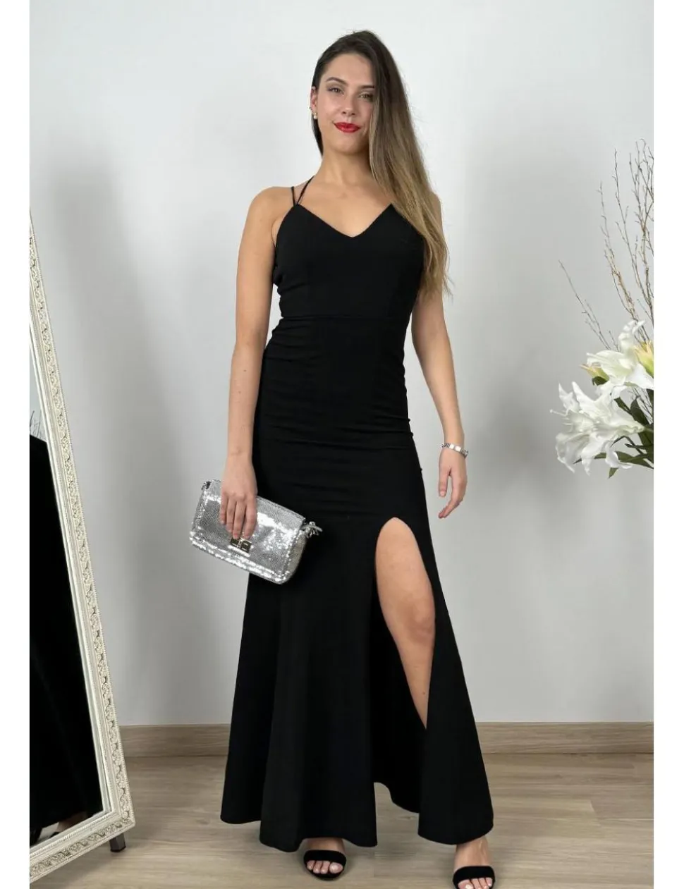 Vestido largo negro con volante