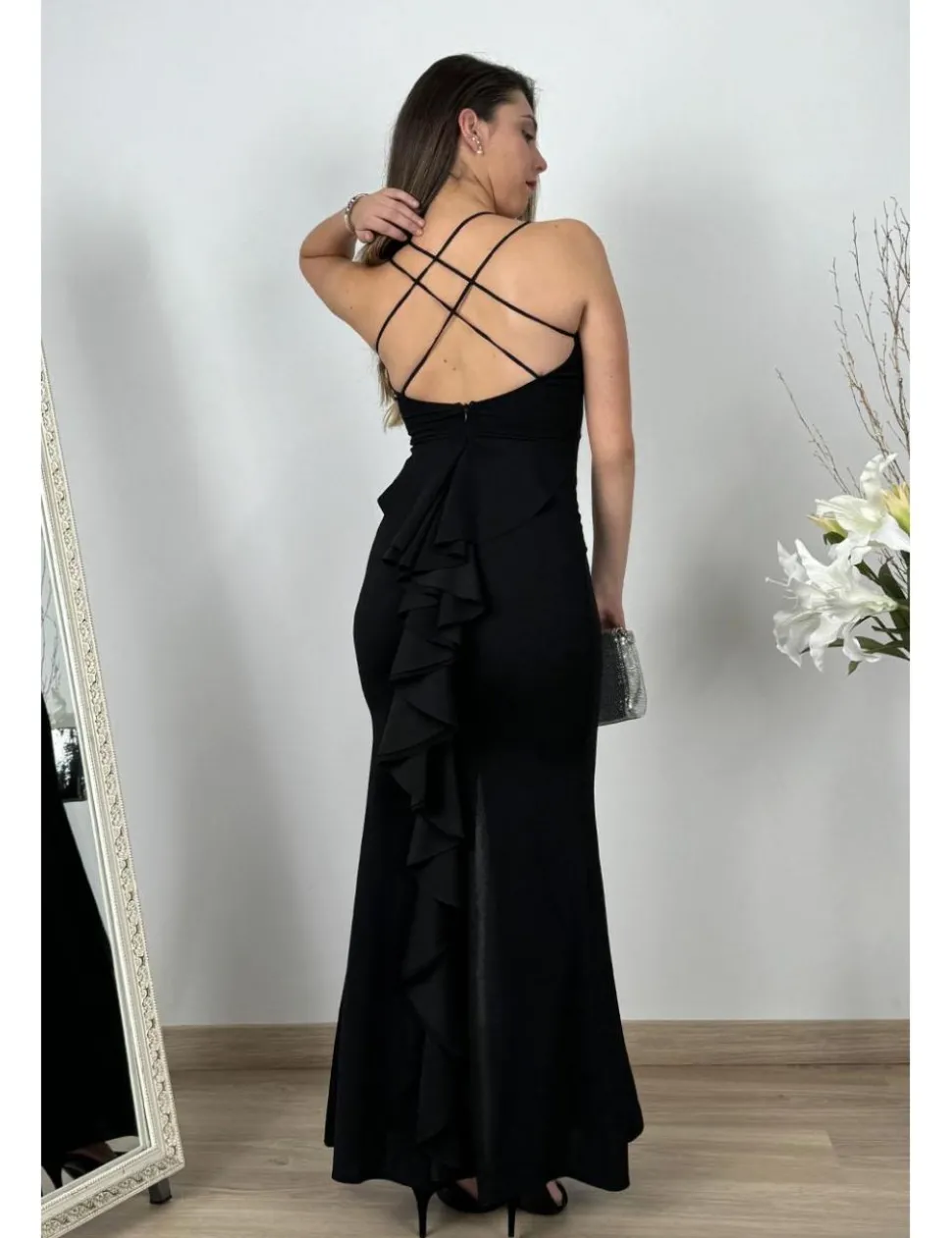 Vestido largo negro con volante