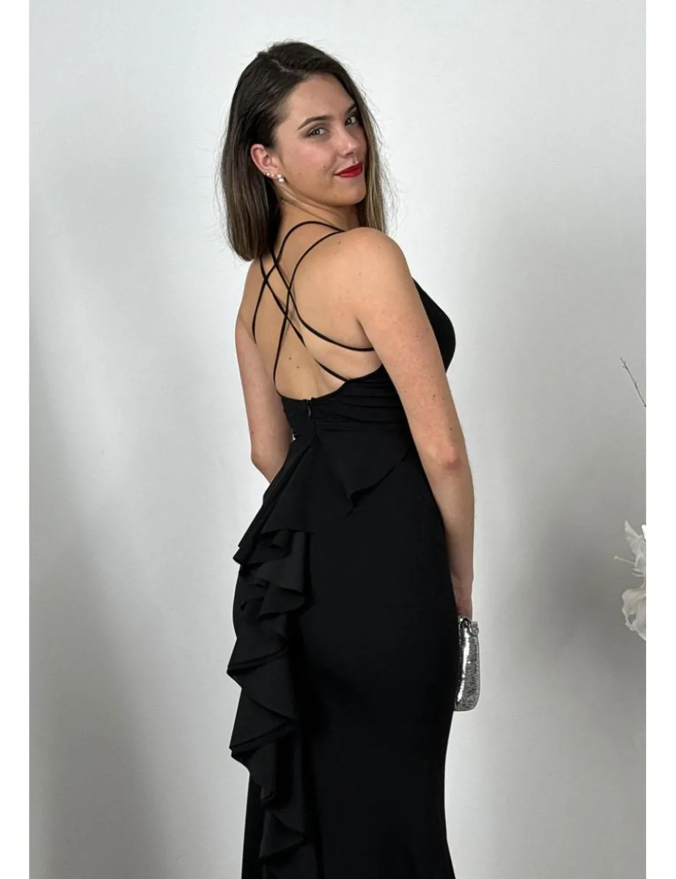 Vestido largo negro con volante