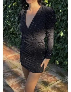 Vestido mini tachitas drapeado negro